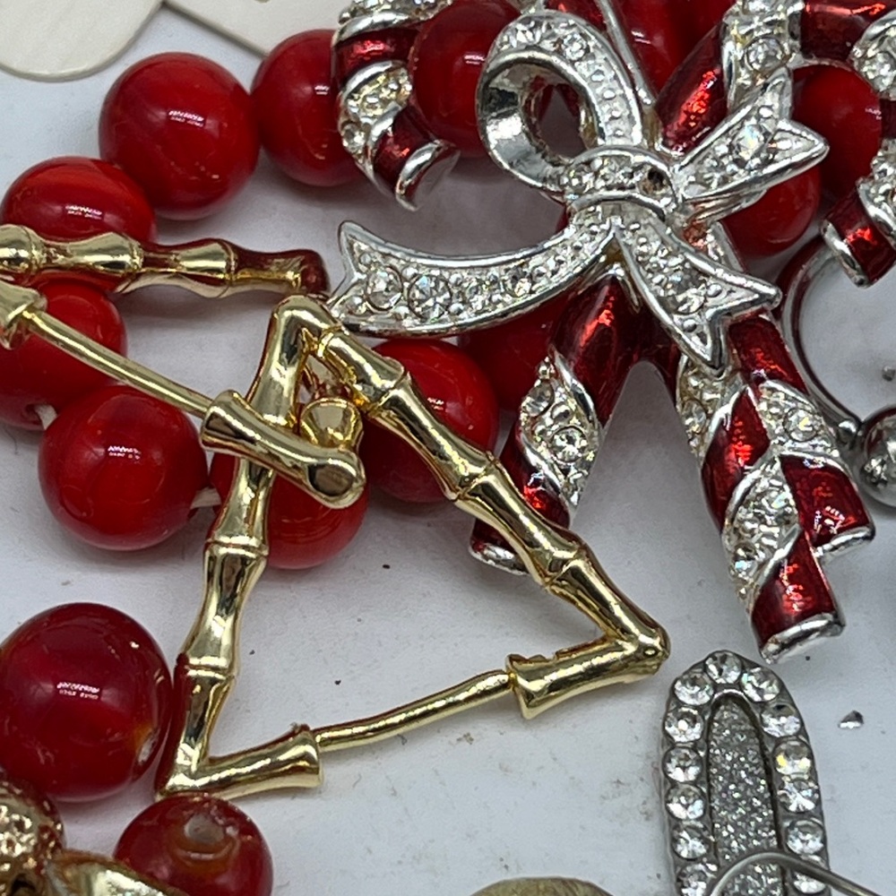 Christmas Crafter Lot of vintage to modern broken, faded missing stones jewelry - Picture 10 of 13
